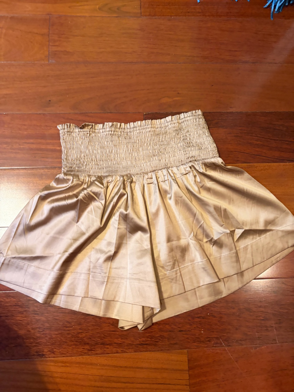 TCEC flowy shorts size small